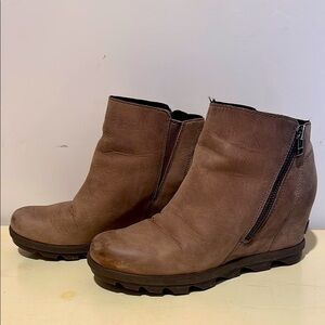 Sorel Joan Wedge Boot - dark taupe